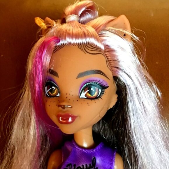 Monster High Doll Clawdeen Wolf - Picture 4 of 7